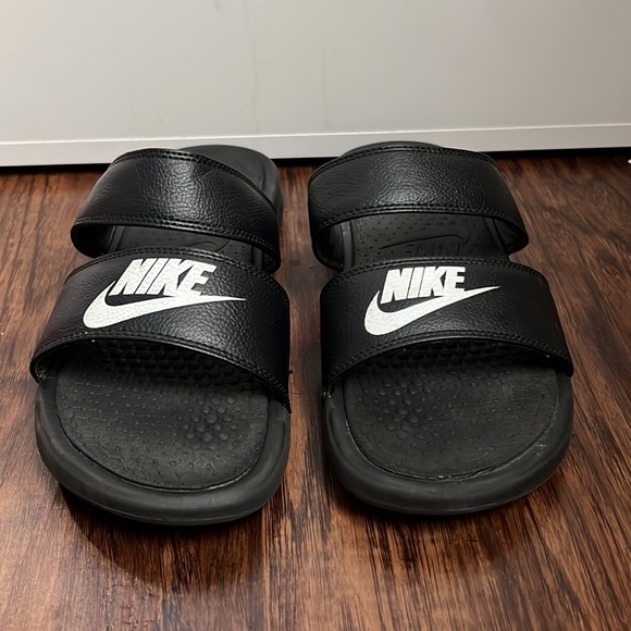 BLACK NIKE 2 STRAP SLIDES - Picture 3 of 4
